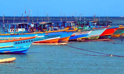 ട്രോളിങ് നിരോധനം ഇന്ന് അർധരാത്രി മുതൽ; തീരത്ത് ഇനി വറുതിക്കാലം