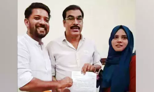 പൂഴിത്തോട് - പടിഞ്ഞാറത്തറ റോഡ് തടസ്സങ്ങൾ നീക്കാൻ എം.എൽ.എയും എം.പിയും മന്ത്രിക്ക് നിവേദനം നൽകി പൂഴിത്തോട് - പടിഞ്ഞാറത്തറ റോഡ് തടസ്സങ്ങൾ നീക്കാൻ എം.എൽ.എയും എം.പിയും മന്ത്രിക്ക് നിവേദനം നൽകി