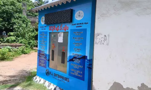 അനുമതിയില്ലാതെ കുടിവെള്ളം കടത്തി; അഞ്ചുതെങ്ങിലെ വാട്ടർ എ.ടി.എം പൂട്ടി അനുമതിയില്ലാതെ കുടിവെള്ളം കടത്തി; അഞ്ചുതെങ്ങിലെ വാട്ടർ എ.ടി.എം പൂട്ടി