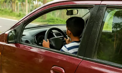 കുട്ടി ഡ്രൈവർമാർ ചീറിപ്പായുന്നു; അപകടം തുടർക്കഥ കുട്ടി ഡ്രൈവർമാർ ചീറിപ്പായുന്നു; അപകടം തുടർക്കഥ