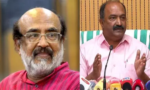 15 വർഷത്തിനുശേഷം വീണ്ടും സി.പി.എമ്മിന്റെ ബദൽ ധവളപത്രം; അന്ന് സഭയിൽ വെക്കുന്നത് സ്പീക്കർ തടഞ്ഞു 15 വർഷത്തിനുശേഷം വീണ്ടും സി.പി.എമ്മിന്റെ ബദൽ ധവളപത്രം; അന്ന് സഭയിൽ വെക്കുന്നത് സ്പീക്കർ തടഞ്ഞു