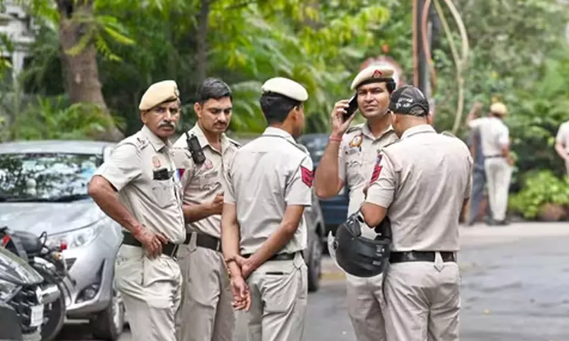 നഖം പറിച്ചെടുത്തു, കാലിൽ ആണി തറച്ചു, ജനനേന്ദ്രിയത്തിൽ ഗുരുതര പരിക്ക്; ഉത്തരാഖണ്ഡിലെ ദലിത് കൗമാരക്കാരന്റെ കൊലപാതകത്തിൽ ഞെട്ടിപ്പിക്കുന്ന വിവരങ്ങൾ പുറത്ത് നഖം പറിച്ചെടുത്തു, കാലിൽ ആണി തറച്ചു, ജനനേന്ദ്രിയത്തിൽ ഗുരുതര പരിക്ക്; ഉത്തരാഖണ്ഡിലെ ദലിത് കൗമാരക്കാരന്റെ കൊലപാതകത്തിൽ ഞെട്ടിപ്പിക്കുന്ന വിവരങ്ങൾ പുറത്ത്