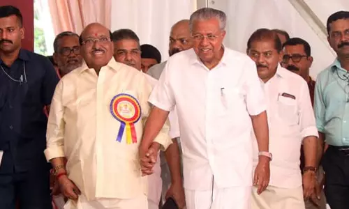 വെള്ളാപ്പള്ളിയെ തള്ളിയെങ്കിലും ആരോപണങ്ങൾ സമാനം വെള്ളാപ്പള്ളിയെ തള്ളിയെങ്കിലും ആരോപണങ്ങൾ സമാനം