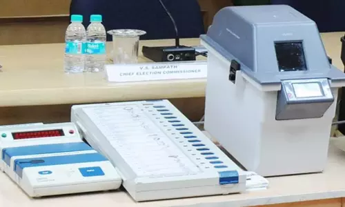 ഇ.വി.എം ഹാക്കിങ്ങിന്റെ പേരിൽ 40 ലക്ഷം ആവശ്യപ്പെട്ടു; കോൺഗ്രസ് നേതാവിനെതിരെ പരാതി