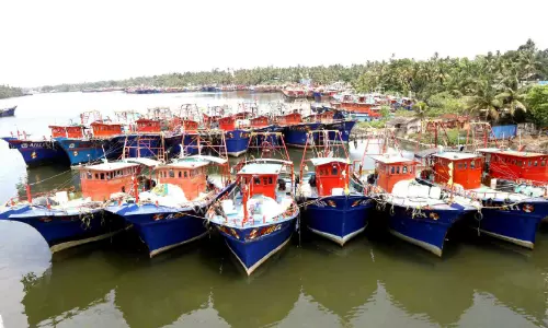 ചങ്ങല വീണു; ഇനി ട്രോളിങ് ഒഴിഞ്ഞ 52 നാൾ
