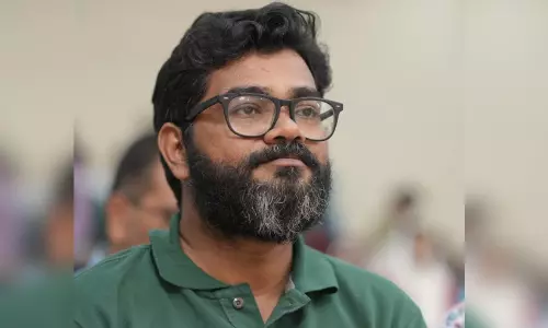 സമീൽ ഇല്ലിക്കലിന്റെ മൃതദേഹം നാട്ടിലെത്തിച്ചു സമീൽ ഇല്ലിക്കലിന്റെ മൃതദേഹം നാട്ടിലെത്തിച്ചു