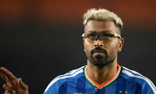ഇന്ത്യൻ ടീമിന് തിരിച്ചടി; ഫിറ്റ്നസ് ടെസ്റ്റ് പാസായി മണിക്കൂറുകൾക്കകം ഹാർദിക് പാണ്ഡ്യയ്ക്ക് വീണ്ടും പരിക്ക് ഇന്ത്യൻ ടീമിന് തിരിച്ചടി; ഫിറ്റ്നസ് ടെസ്റ്റ് പാസായി മണിക്കൂറുകൾക്കകം ഹാർദിക് പാണ്ഡ്യയ്ക്ക് വീണ്ടും പരിക്ക്