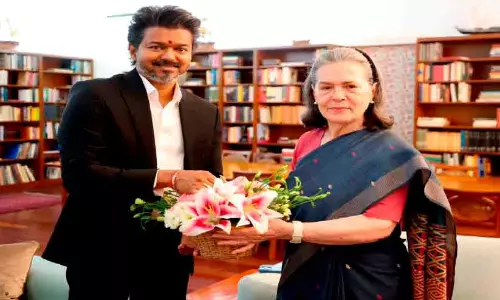 വിജയ് സോണിയയും രാഹുലുമായി കൂടിക്കാഴ്ച നടത്തി വിജയ് സോണിയയും രാഹുലുമായി കൂടിക്കാഴ്ച നടത്തി