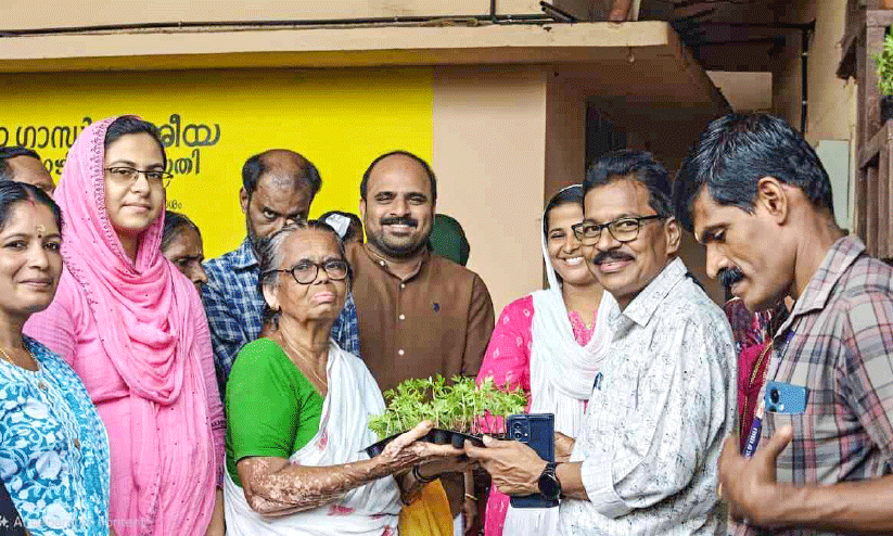 അമ്പലപ്പാറയും നെന്മാറയും ഓണത്തിന് സ്വന്തം പൂവിടും അമ്പലപ്പാറയും നെന്മാറയും ഓണത്തിന് സ്വന്തം പൂവിടും