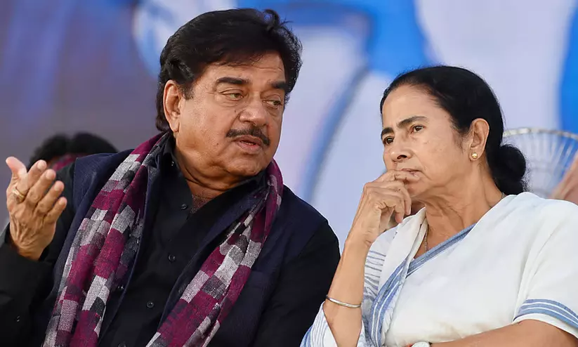 പ്രതിസന്ധിയിൽ എനിക്ക് താങ്ങായി, മനസ്സാക്ഷി പറയുന്നത് മമതക്കൊപ്പം നിൽക്കാൻ; റിബൽ ക്യാമ്പിന്റെ ക്ഷണം നിരസിച്ച് ശത്രുഘ്നൻ സിൻഹ പ്രതിസന്ധിയിൽ എനിക്ക് താങ്ങായി, മനസ്സാക്ഷി പറയുന്നത് മമതക്കൊപ്പം നിൽക്കാൻ; റിബൽ ക്യാമ്പിന്റെ ക്ഷണം നിരസിച്ച് ശത്രുഘ്നൻ സിൻഹ
