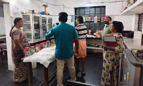 വി​ദ്യാ​ല​യ​ങ്ങ​ളി​ൽ ആ​രോ​ഗ്യ​വ​കു​പ്പി​ന്റെ മി​ന്ന​ൽ പ​രി​ശോ​ധ​ന