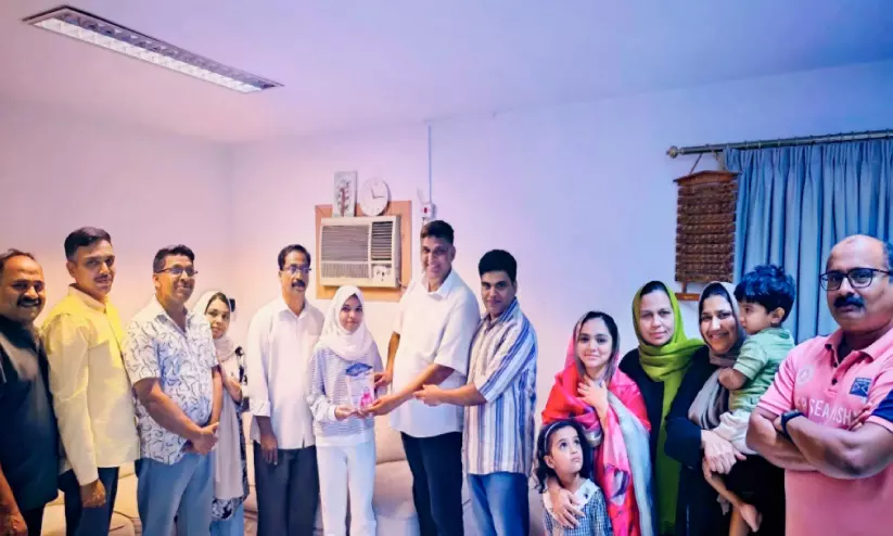 പരീക്ഷയിൽ മുഴുവൻ എ പ്ലസ് നേടിയ വിദ്യാർഥിനിയെ ആദരിച്ചു പരീക്ഷയിൽ മുഴുവൻ എ പ്ലസ് നേടിയ വിദ്യാർഥിനിയെ ആദരിച്ചു