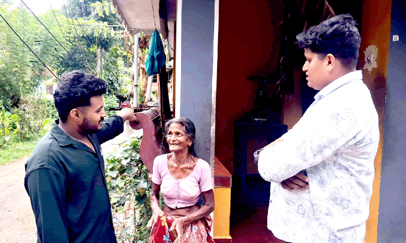 ഇന്ദിരാമ്മക്ക് ഇത് പുനർജന്മം; രക്ഷകരായത് അഭിനവും സുനീഷും ഇന്ദിരാമ്മക്ക് ഇത് പുനർജന്മം; രക്ഷകരായത് അഭിനവും സുനീഷും