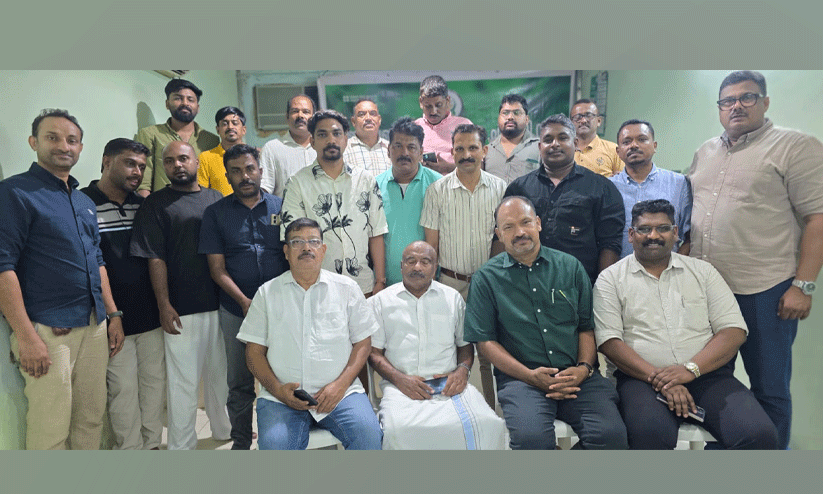 കളത്തിൽ കുഞ്ഞാപ്പു ഹാജിക്ക് വണ്ടൂർ കെ.എം.സി.സി സ്വീകരണം നൽകി കളത്തിൽ കുഞ്ഞാപ്പു ഹാജിക്ക് വണ്ടൂർ കെ.എം.സി.സി സ്വീകരണം നൽകി