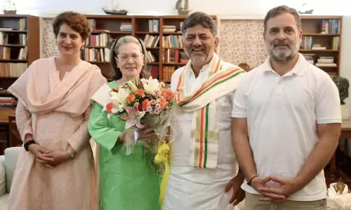 ക​ർ​ണാ​ട​ക മ​ന്ത്രി​സ​ഭ വി​ക​സ​നം; മു​ഖ്യ​മ​ന്ത്രി ഡി.​കെ. ശി​വ​കു​മാ​ർ ഡ​ല്‍ഹി​യി​ല്‍