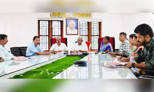വ​ഴി​യോ​ര​ക്ക​ച്ച​വ​ട​ത്തി​ന് ക​ർ​ശ​ന നി​യ​ന്ത്ര​ണം; പ​രി​ശോ​ധ​ന ശ​ക്ത​മാ​ക്കും