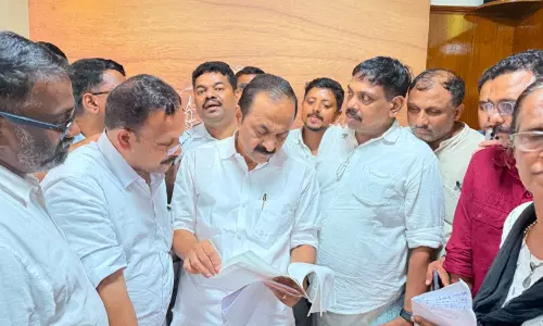 പ്രവാസി പ്രശ്നങ്ങളിൽ അടിയന്തര ഇടപെടൽ വേണം; ഒ.ഐ.സി.സി ഭാരവാഹികൾ മുഖ്യമന്ത്രിയുമായി കൂടിക്കാഴ്ച നടത്തി