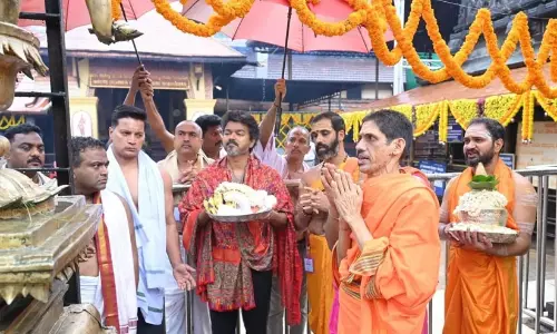 വിജയ് വക മൂകാംബികയിൽ വെള്ളി വാൾ വഴിപാട്