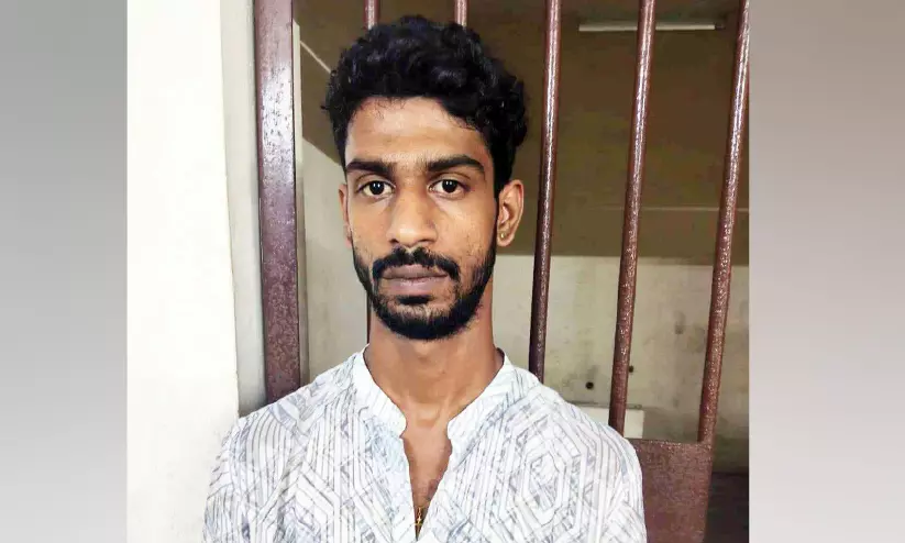 ഓപറേഷൻ തൂഫാൻ: കഞ്ചാവ് ഓയിലുമായി യുവാവ് പിടിയിൽ ഓപറേഷൻ തൂഫാൻ: കഞ്ചാവ് ഓയിലുമായി യുവാവ് പിടിയിൽ