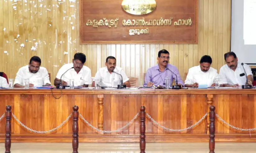 ഇടുക്കി വികസന പാക്കേജ്: പദ്ധതികള് ഉടൻ പൂര്ത്തിയാക്കാന് നിര്ദേശം ഇടുക്കി വികസന പാക്കേജ്: പദ്ധതികള് ഉടൻ പൂര്ത്തിയാക്കാന് നിര്ദേശം