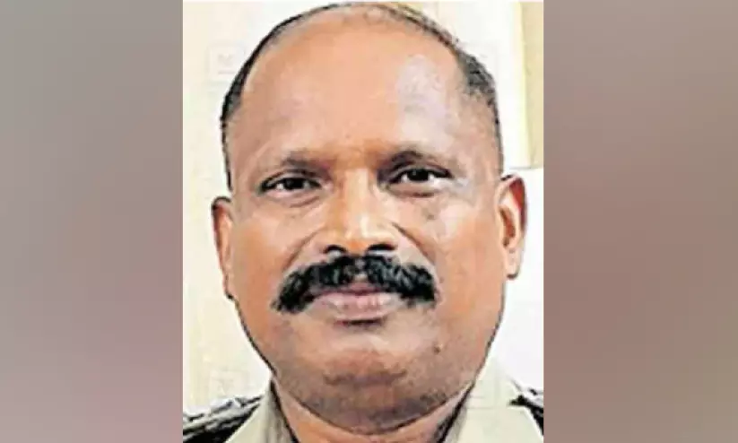 ശബ്ദംകൊണ്ട് പ്രതിയെ തിരിച്ചറിഞ്ഞ പൊലീസുകാരൻ അടിമാലി എസ്.എച്ച്.ഒ ശബ്ദംകൊണ്ട് പ്രതിയെ തിരിച്ചറിഞ്ഞ പൊലീസുകാരൻ അടിമാലി എസ്.എച്ച്.ഒ