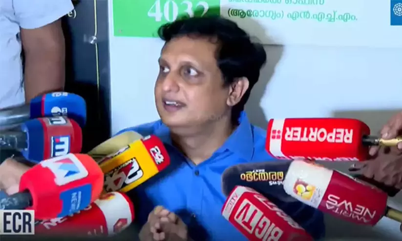 കണ്ടെയ്ൻമെന്റ് സോണിലുള്ളവരെ വിളിക്കാൻ അനുവദിക്കുന്നില്ല; കൺട്രോൾ റൂമിന് മുന്നിൽ കുത്തിയിരുന്ന് പ്രതിഷേധിച്ച് പി.എ മുഹമ്മദ് റിയാസ് എം.എൽ.എ കണ്ടെയ്ൻമെന്റ് സോണിലുള്ളവരെ വിളിക്കാൻ അനുവദിക്കുന്നില്ല; കൺട്രോൾ റൂമിന് മുന്നിൽ കുത്തിയിരുന്ന് പ്രതിഷേധിച്ച് പി.എ മുഹമ്മദ് റിയാസ് എം.എൽ.എ