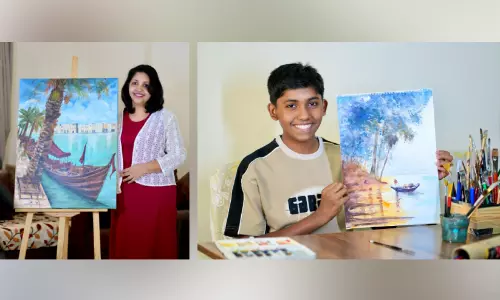 കലയുടെ വഴിയിൽ അമ്മയും മകനും; പ്രതീക്ഷയുടെ നിറച്ചാർത്തായി ‘റിപ്പിൾസ് ഓഫ് ലവ്’ കലയുടെ വഴിയിൽ അമ്മയും മകനും; പ്രതീക്ഷയുടെ നിറച്ചാർത്തായി ‘റിപ്പിൾസ് ഓഫ് ലവ്’