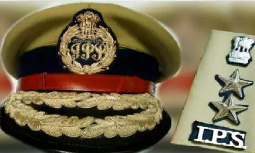 ഐ.പി.എസ് അഴിച്ചുപണി; നീരസം തീരുന്നില്ല, മന്ത്രിയെ കാണാൻ ഉദ്യോഗസ്ഥർ ഐ.പി.എസ് അഴിച്ചുപണി; നീരസം തീരുന്നില്ല, മന്ത്രിയെ കാണാൻ ഉദ്യോഗസ്ഥർ
