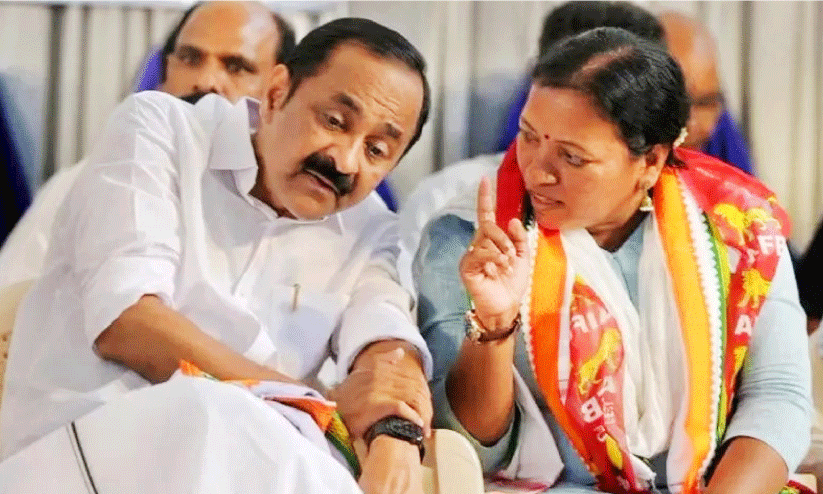 പട്ടികജാതിക്ഷേമ മന്ത്രി കെ.എ. തുളസി മുഖ്യമന്ത്രി വി.ഡി. സതീശനൊപ്പം