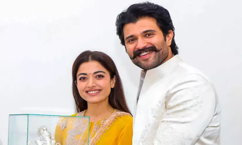 വാക്ക് പാലിച്ച് വിജയും രശ്മികയും; 180 വിദ്യാർത്ഥികൾക്ക് സ്കോളർഷിപ്പ് വിതരണം ചെയ്തു വാക്ക് പാലിച്ച് വിജയും രശ്മികയും; 180 വിദ്യാർത്ഥികൾക്ക് സ്കോളർഷിപ്പ് വിതരണം ചെയ്തു
