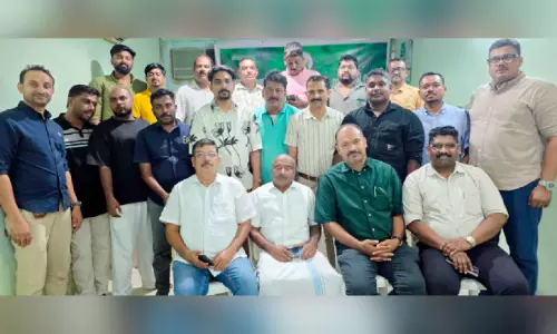കളത്തിൽ കുഞ്ഞാപ്പു ഹാജിക്ക് വണ്ടൂർ കെ.എം.സി.സി സ്വീകരണം നൽകി കളത്തിൽ കുഞ്ഞാപ്പു ഹാജിക്ക് വണ്ടൂർ കെ.എം.സി.സി സ്വീകരണം നൽകി