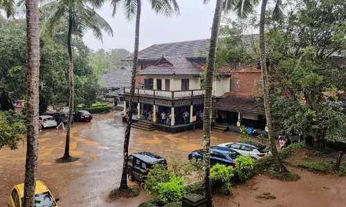 മംഗലശ്ശേരി നീലകണ്ഠന്റെ വരിക്കാശ്ശേരി മനയിലേക്ക് സഞ്ചാരികളുടെ പ്രവാഹം; ഇൻസ്റ്റഗ്രാം റീലുകളിൽ തരംഗമായി മനയുടെ ദൃശ്യങ്ങൾ