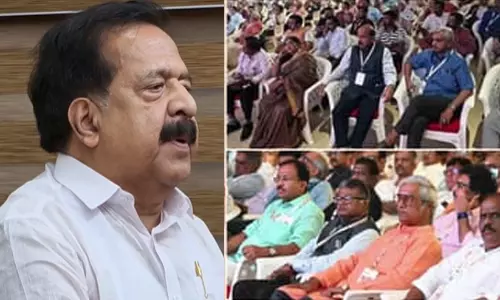 ആര്.എസ്.എസ് പരിപാടിയില് വിസിമാര് പങ്കെടുത്തതിനെതിരെ രമേശ് ചെന്നിത്തല ആര്.എസ്.എസ് പരിപാടിയില് വിസിമാര് പങ്കെടുത്തതിനെതിരെ രമേശ് ചെന്നിത്തല