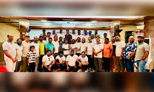 43 വർഷത്തെ പ്രവാസത്തിന് വിരാമം; അഷ്റഫ് ഹുസൈന് യാത്രയയപ്പ് നൽകി 43 വർഷത്തെ പ്രവാസത്തിന് വിരാമം; അഷ്റഫ് ഹുസൈന് യാത്രയയപ്പ് നൽകി