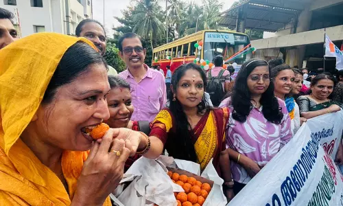 സീറോ ടിക്കറ്റ്... അൺലിമിറ്റഡ് ഹാപ്പിനസ്... സ്ത്രീകൾക്കുള്ള ഔദാര്യമല്ല, ആദരവ് സീറോ ടിക്കറ്റ്... അൺലിമിറ്റഡ് ഹാപ്പിനസ്... സ്ത്രീകൾക്കുള്ള ഔദാര്യമല്ല, ആദരവ്