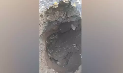 ചാവക്കാട് ദേശീയപാതയിൽ വൻ ഗർത്തം