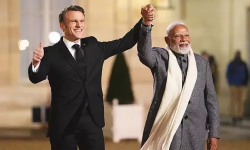 പ്രധാനമന്ത്രി നരേന്ദ്ര മോദിയുടെ ഫ്രാൻസ് സന്ദർശനം; ധുരന്ധർ സ്റ്റൈൽ വിഡിയോ ഒരുക്കി ഫ്രഞ്ച് പ്രസിഡന്റിന്റെ സർപ്രൈസ്! പ്രധാനമന്ത്രി നരേന്ദ്ര മോദിയുടെ ഫ്രാൻസ് സന്ദർശനം; ധുരന്ധർ സ്റ്റൈൽ വിഡിയോ ഒരുക്കി ഫ്രഞ്ച് പ്രസിഡന്റിന്റെ സർപ്രൈസ്!