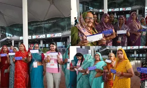 സ്വപ്നം യാഥാർഥ്യമായി; നോയിഡ അന്താരാഷ്ട്ര വിമാനത്താവളത്തിനായി ഭൂമി നൽകിയ കർഷകർ ആദ്യ വിമാനത്തിൽ ലഖ്‌നൗവിലേക്ക്
