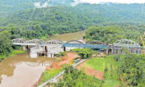 നേര്യമംഗലം പാലം; നിർമാണം അവസാന ഘട്ടത്തിൽ നേര്യമംഗലം പാലം; നിർമാണം അവസാന ഘട്ടത്തിൽ