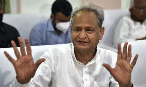 ഇന്ദിരാഗാന്ധി ഇന്ന് ജീവിച്ചിരിപ്പുണ്ടായിരുന്നുവെങ്കിൽ ബി.ജെ.പിയെ നിരോധിക്കുമായിരുന്നു; അശോക് ഗെഹ്ലോട്ട്