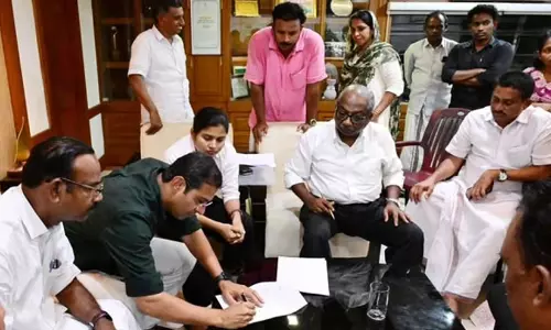 മലയിടംതുരുത്ത് കുടിയൊഴിപ്പിക്കൽ പ്രശ്നത്തിന് പരിഹാരം; സമ്മതപത്രത്തിൽ ഒപ്പുവെച്ച് ഇരുകൂട്ടരും മലയിടംതുരുത്ത് കുടിയൊഴിപ്പിക്കൽ പ്രശ്നത്തിന് പരിഹാരം; സമ്മതപത്രത്തിൽ ഒപ്പുവെച്ച് ഇരുകൂട്ടരും