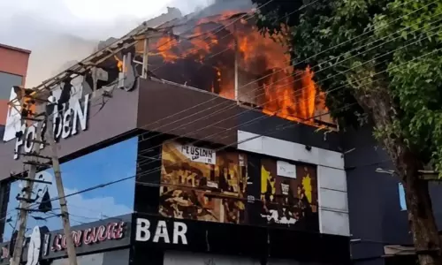 മൈസൂരുവിൽ പബ്ബിന് തീപിടിച്ച് രണ്ടുമരണം; മാനേജർ ഉൾപ്പെടെയുള്ളവർക്ക് പൊള്ളലേറ്റു