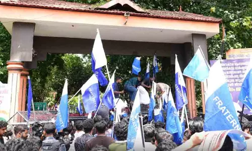 മലപ്പുറത്ത് പ്ലസ് വൺ സീറ്റില്ല: ഫ്രറ്റേണിറ്റി കലക്ടറേറ്റ് മാർച്ചിൽ സംഘർഷം; നേതാക്കൾ അറസ്റ്റിൽ