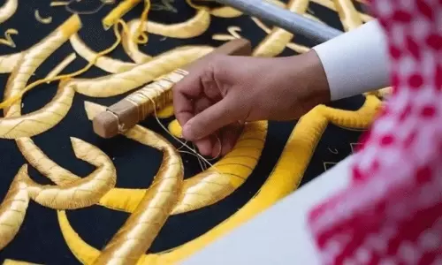 കിസ്‌വയിൽ സുവർണാക്ഷരങ്ങളെഴുതിയ കാലിഗ്രഫർ ബുഖാരിയുടെ പൈതൃകത്തിന് അരനൂറ്റാണ്ട്‌