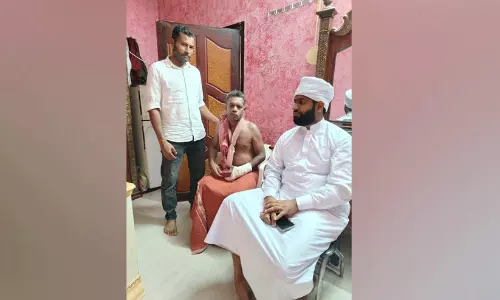 ഒമാനിൽ നിർമാണജോലിക്കിടെ പരിക്കേറ്റ പ്രകാശൻ ഐ.സി.എഫിന്റെ തണലില് നാടണഞ്ഞു ഒമാനിൽ നിർമാണജോലിക്കിടെ പരിക്കേറ്റ പ്രകാശൻ ഐ.സി.എഫിന്റെ തണലില് നാടണഞ്ഞു