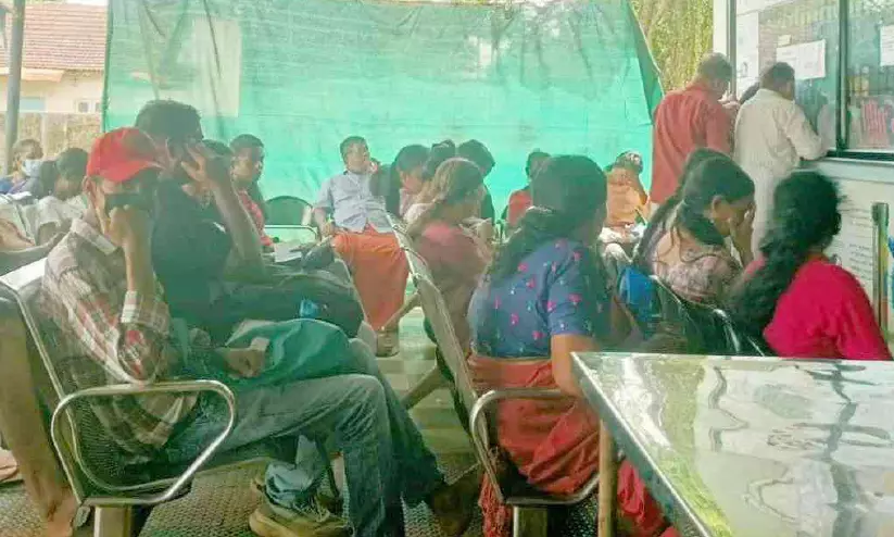 അരൂർ മേഖലയിൽ വൈറൽ പനി പടരുന്നു അരൂർ മേഖലയിൽ വൈറൽ പനി പടരുന്നു