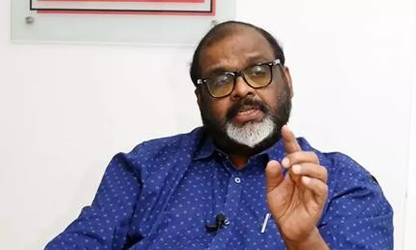 സ്വകാര്യ ബസുകളുമായി യുദ്ധപ്രഖ്യാപനത്തിനില്ല; പണം കൊടുക്കാൻ താൽപര്യമുള്ള സ്ത്രീകൾ ഓർഡിനറി ഒഴിവാക്കണം - ഗതാഗത മന്ത്രി സി.പി ജോൺ സ്വകാര്യ ബസുകളുമായി യുദ്ധപ്രഖ്യാപനത്തിനില്ല; പണം കൊടുക്കാൻ താൽപര്യമുള്ള സ്ത്രീകൾ ഓർഡിനറി ഒഴിവാക്കണം - ഗതാഗത മന്ത്രി സി.പി ജോൺ