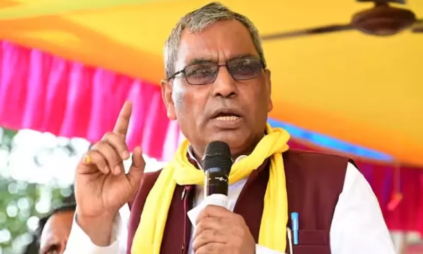 സമാജ്വാദി പാർട്ടിയിൽ പിളർപ്പിന് സാധ്യത; മുഴുവൻ പാർട്ടിയും ബി.ജെ.പിയിൽ ചേരാൻ തയാറെന്ന് ഉത്തർപ്രദേശ് മന്ത്രി ഒ.പി. രാജ്ഭർ സമാജ്വാദി പാർട്ടിയിൽ പിളർപ്പിന് സാധ്യത; മുഴുവൻ പാർട്ടിയും ബി.ജെ.പിയിൽ ചേരാൻ തയാറെന്ന് ഉത്തർപ്രദേശ് മന്ത്രി ഒ.പി. രാജ്ഭർ
