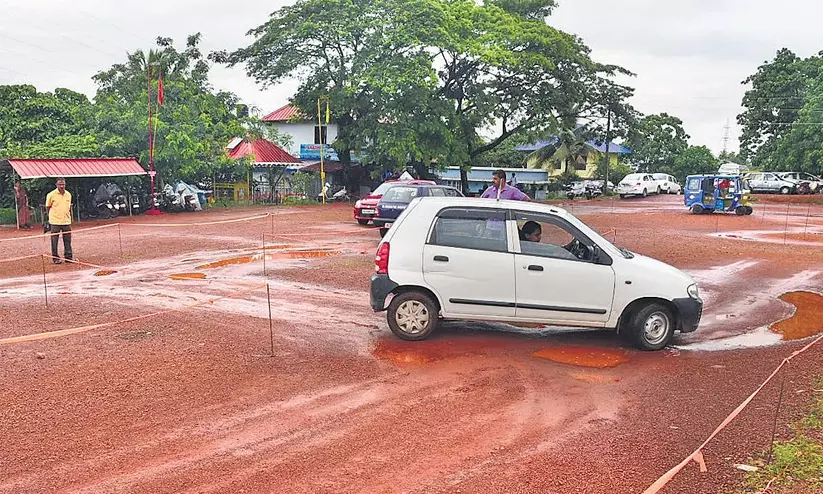 ഡ്രൈവിങ് ടെസ്റ്റിൽ മാറ്റങ്ങളുമായി എം.വി.ഡി; ഇനി മുതൽ റിവേഴ്സ് കാമറ ഉപയോഗിക്കാം ഡ്രൈവിങ് ടെസ്റ്റിൽ മാറ്റങ്ങളുമായി എം.വി.ഡി; ഇനി മുതൽ റിവേഴ്സ് കാമറ ഉപയോഗിക്കാം