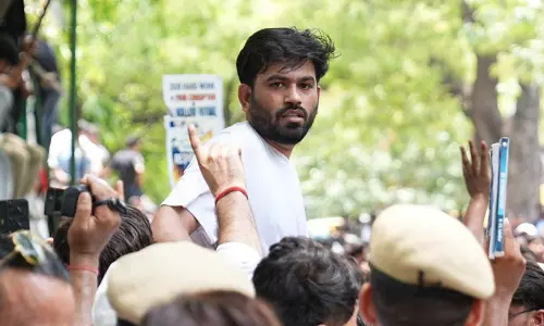 സി.ജെ.പി സ്ഥാപകൻ അഭിജീത് ദിപ്‌കെയെ മർദിച്ച സംഭവം; ജയിൽ മോചിതരായ പ്രതികൾക്ക് ഗംഭീര സ്വീകരണം